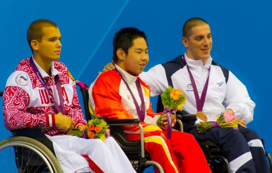 Izhak Mamistvalov won bronze in the 200-meter freestyle