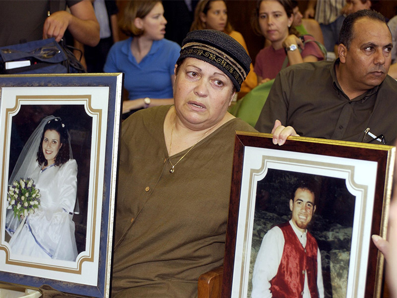 Bereaved families at the opening of the trial of Marwan Barghouti, who is responsible for many terror attacks, at a Tel Aviv court, 2002