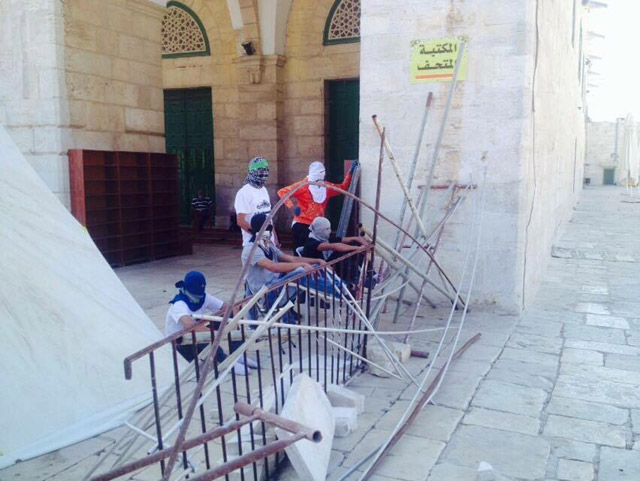 Masked rioters barricade themselves in al-Aqsa mosque