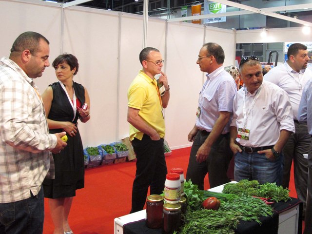 Palestinian farmers participate in Agro-Mashov exhibition