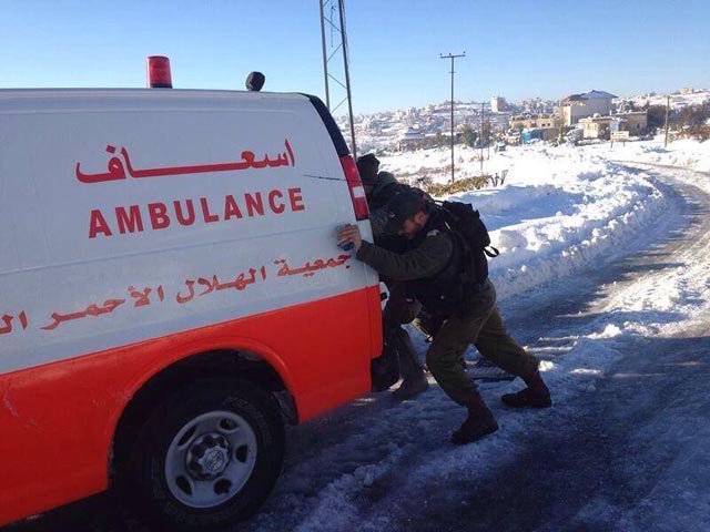 IDF soldiers help Palestinian ambulance stuck in the snow