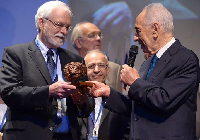 President Peres with Dr. John Donahue, head of winning BrainGate team from Brown University