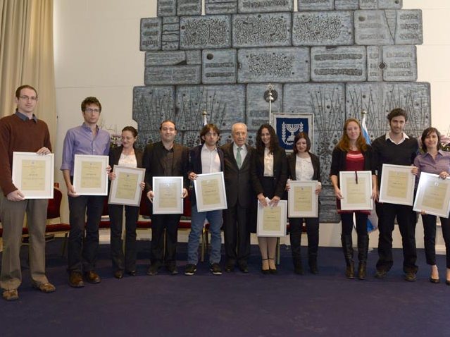 President Peres awards young brain researchers