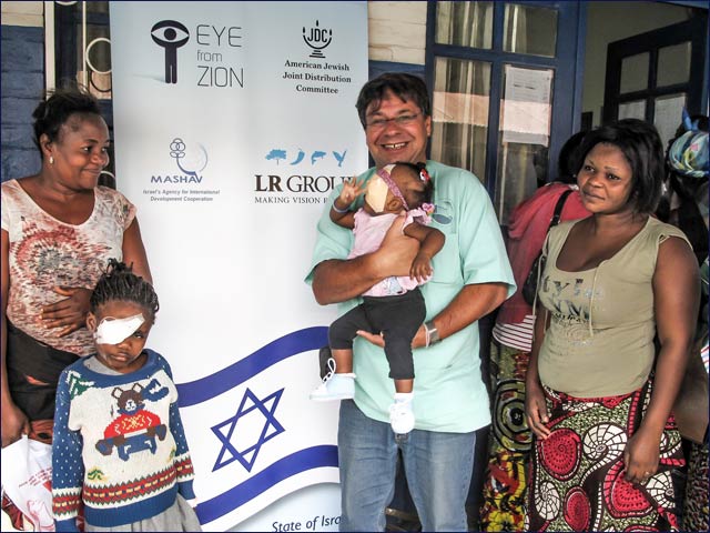 Patients outside Kinshasa hospital with Nati Marcus