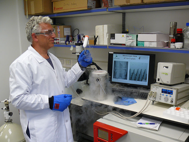 Prof. Ido Braslavsky at his Hebrew University lab