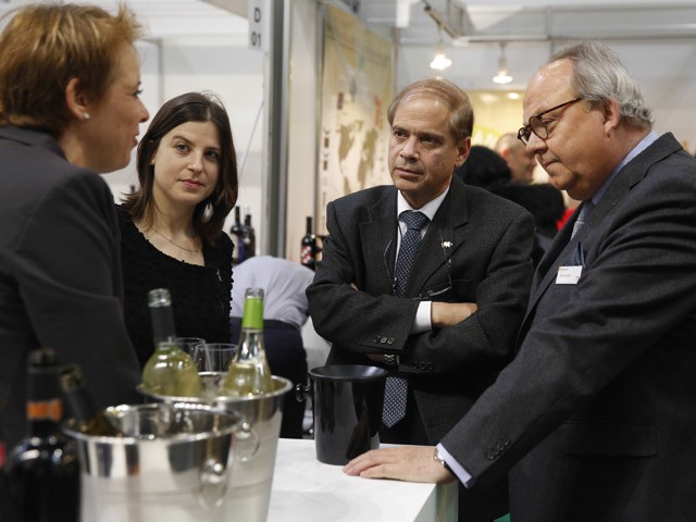 Amb Hadas-Handelsman at the Israeli booth at ProWein