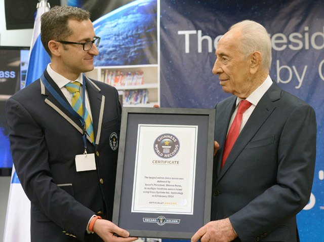 Pres Peres receives Guinness World Record from Senior VP Frigatti