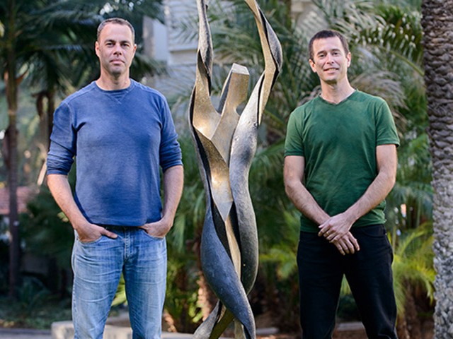 Prof. Rotem Sorek (r.) and staff scientist Dr. Gil Amitai