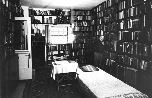 S.Y. Agnon in his library