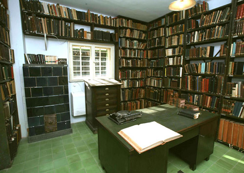 The library at Agnon House today