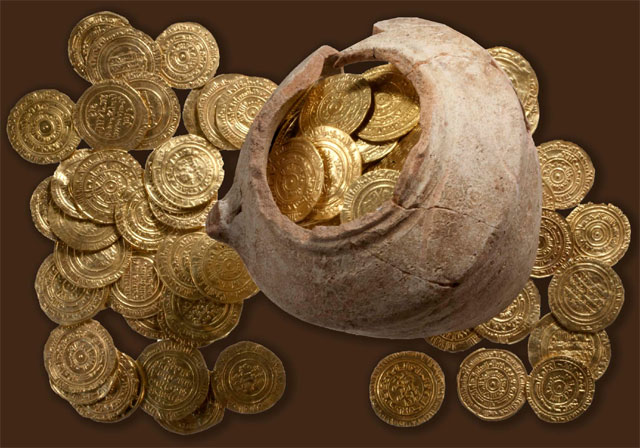 Large cache of Crusader gold found off Israeli coast