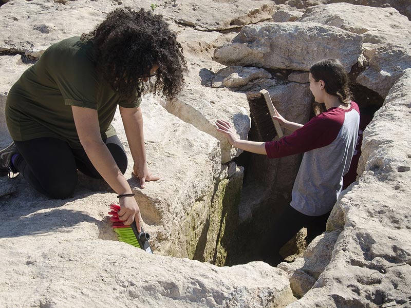 Boyer High School students participating in the archaeological excavation at Ramat Bet Shemesh.