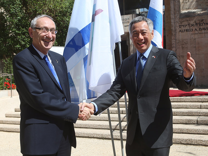 The President of the Hebrew University of Jerusalem, Prof. Menahem Ben-Sasson (L) welcomes Singapore’s Prime Minister Lee Hsien Loong to the Hebrew University of Jerusalem.