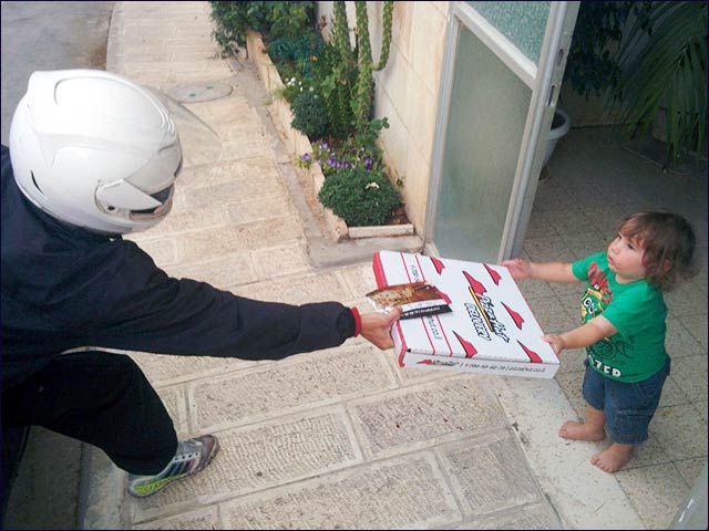 Free pizza delivery in Jerusalem to the family of a reserve soldier