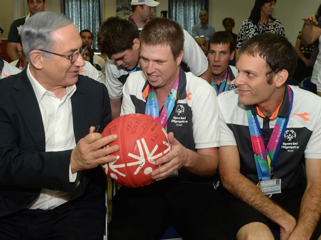 PM Netanyahu meets with the Israeli delegation to the Special Olympics on their return to Israel