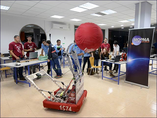 Moona connects Arabs and Jews of the Galilee through space science