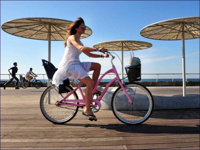 Cycling on Tel Aviv's Lahat Promenade