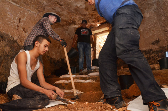 Exposing the steps of the ritual bath