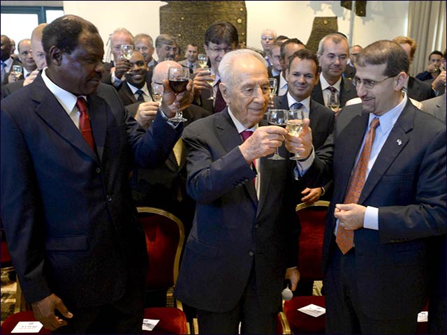 President Peres hosts reception with the diplomatic corps in Israel