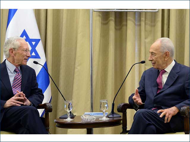 President Peres meeting with Governor Fischer in Jerusalem (Photo: GPO/Mark Neuman)