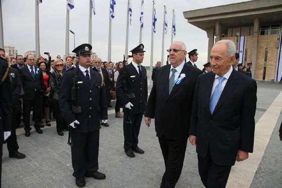 President Peres reviews the honor guard with outoing Knesset Speaker Rivlin