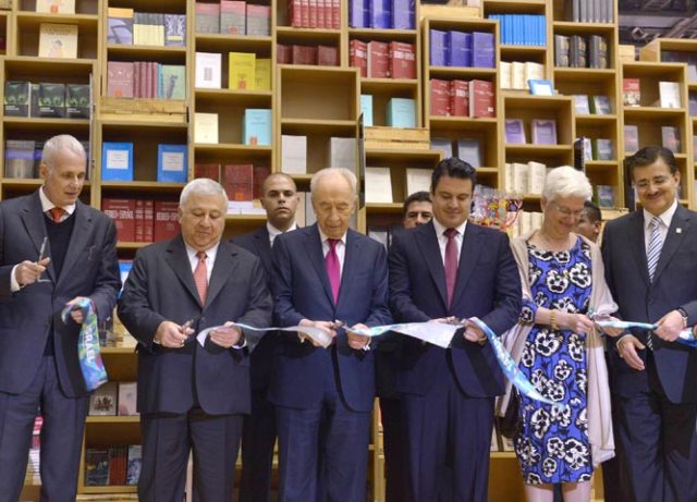 President Peres inaugurates Israeli pavilion at Guadalajara book fair