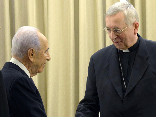 Pres Peres meets with delegation of the Catholic Church