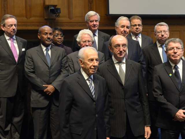 President Peres meets with judges of the ICJ in The Hague