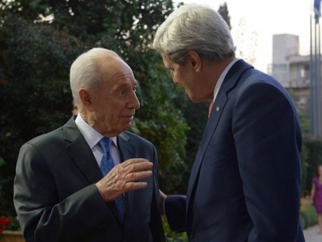 President Peres meets with US Secretary of State Kerry