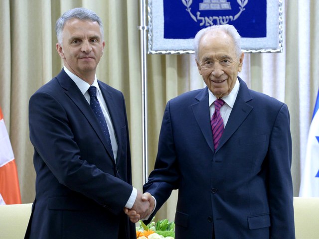 President Peres meets with Swiss Foreign Minister Didier Burkhalter