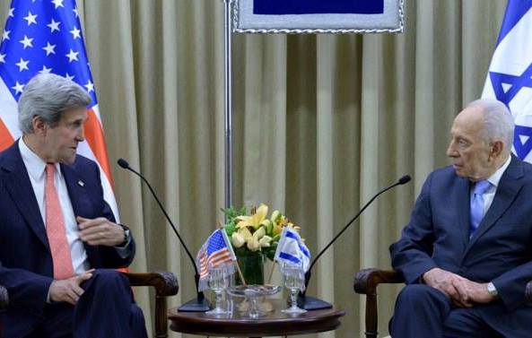 Pres Peres meets with US Sec of State Kerry