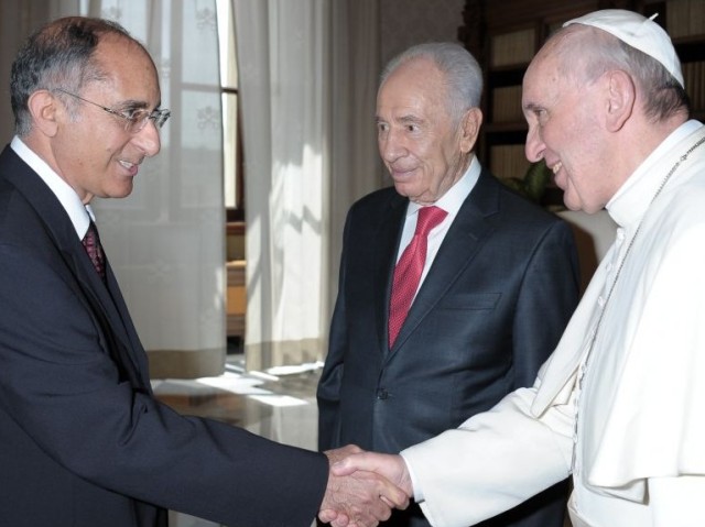 Ambassador Zion Evrony, President Shimon Peres and Pope Francis (April 2013)