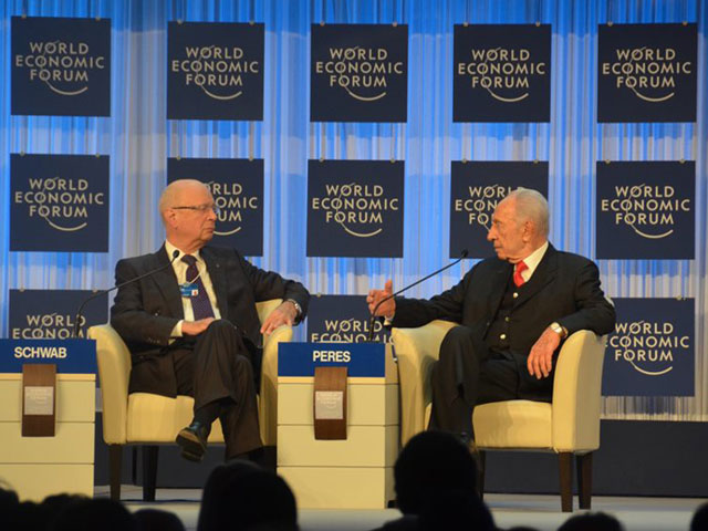 President Peres attends the World Economic Forum in Davos