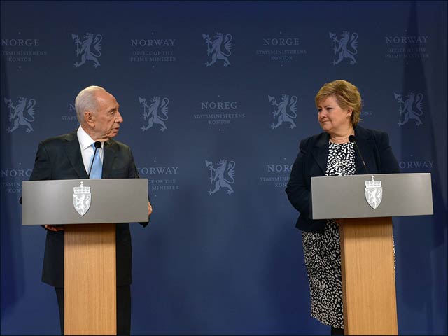 President Peres at the press conference with  with Norwegian PM Solberg