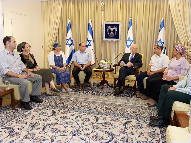 From left: Abraham and Rachel Frankel, parents of Naftali Frankel, Bat Galim and Ofir Shaar, parents of Gilad Shaar, President Peres and Uri and Iris Yifrach, parents of Eyal Yifrach.