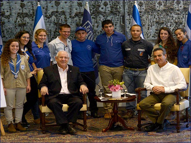 President Rivlin with youth movement representatives at the President’s Residence in Jerusalem