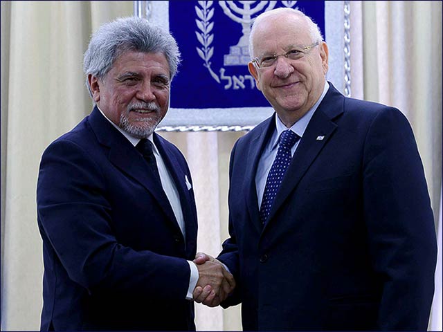 President Reuven Rivlin with Ambassador Gustavo Antonio Otero Zapata of Peru at the reception in Jerusalem