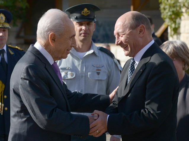 President Peres welcomes visiting Romanian President Basescu