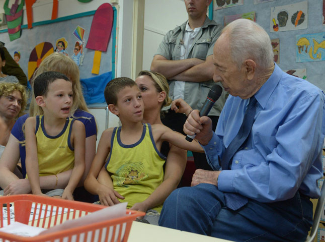 President Peres visits with children in Kibbutz Zikim near Gaza