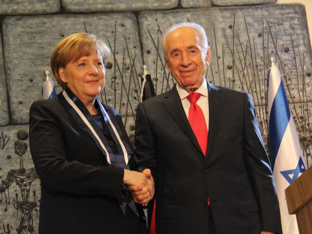 President Peres conferred Medal of Distinction on German Chancellor Merkel