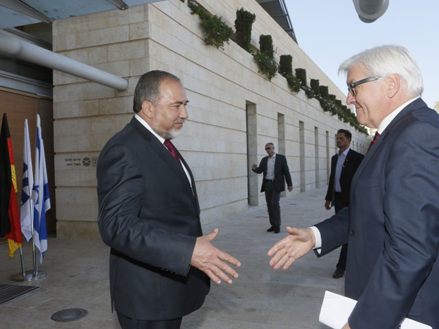 FM Liberman greets German FM Frank-Walter Steinmeier at Foreign Ministry in Jerusalem