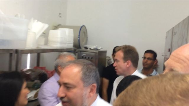 FM Liberman and Norwegian FM Brende during a rocket attack in Ashkelon