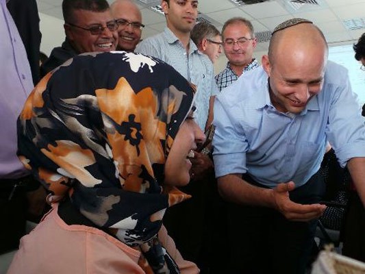 Economy Minister Bennett inaugurates employment guidance center for Bedouins