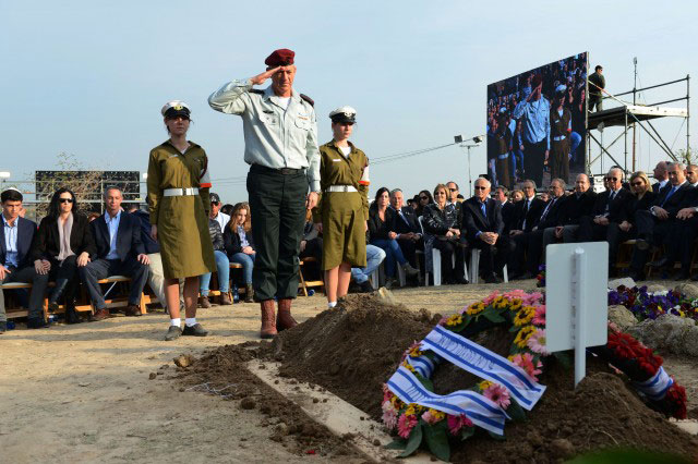 IDF Chief of the General Staff Lt. Gen. Benny Gantz salutes Ariel Sharon