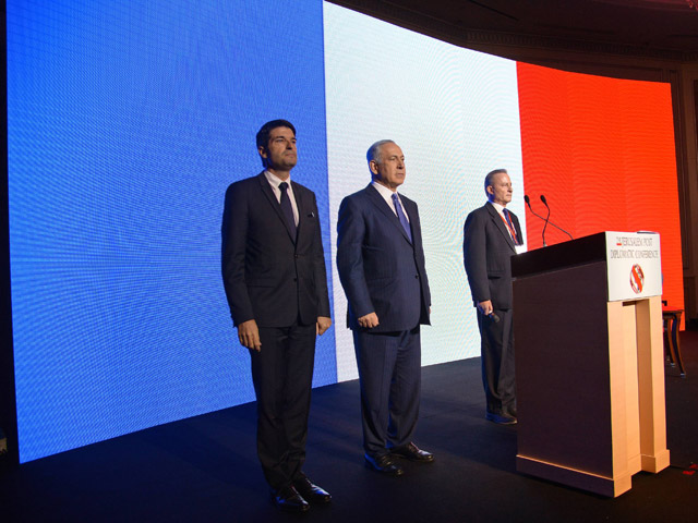 PM Netanyahu and French Ambassador at a moment of silence in memory of those murdered in Paris