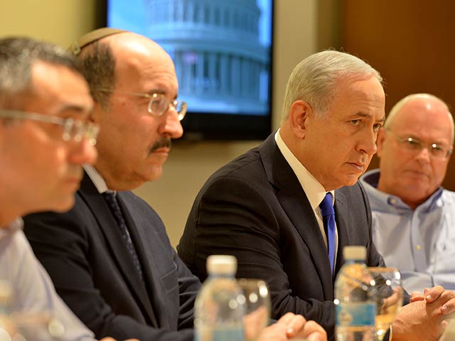 PM Netanyahu in the MFA situation room