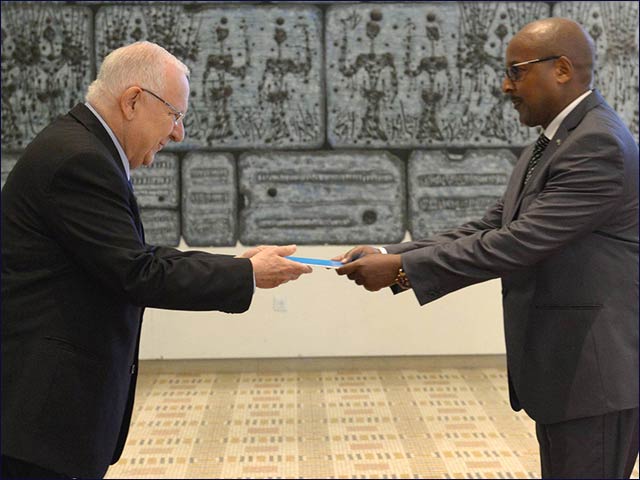 H.E. Mr. Joseph Rutabana, Ambassador of Rwanda, presents credentials to President Rivlin