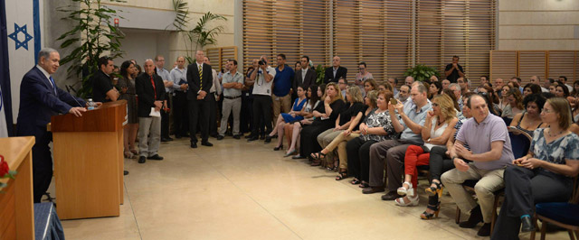 PM and FM Netanyahu addresses staff of the Foreign Ministry