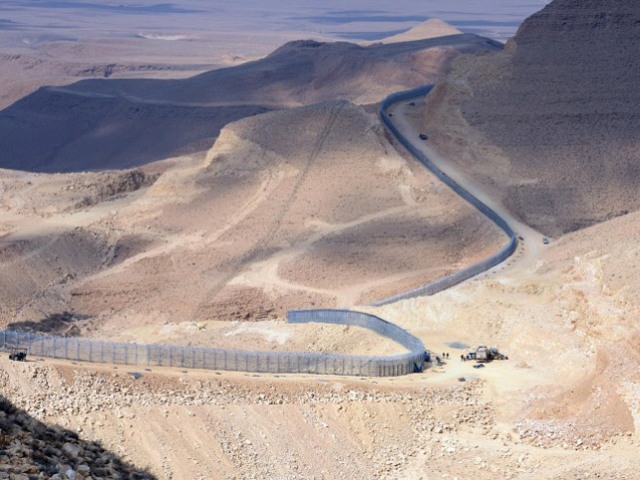 Construction of the security fence between Israel and Egypt, January 2012