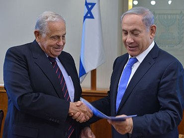 PM Netanyahu receives report from Dr. Ciechanover